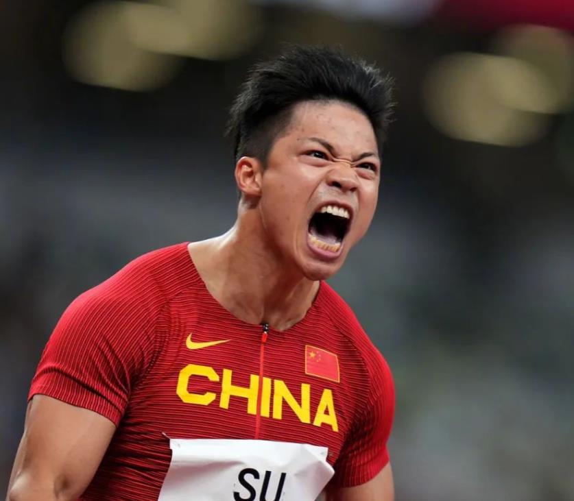 苏炳添刷新世界纪录，海港教练激动落泪！