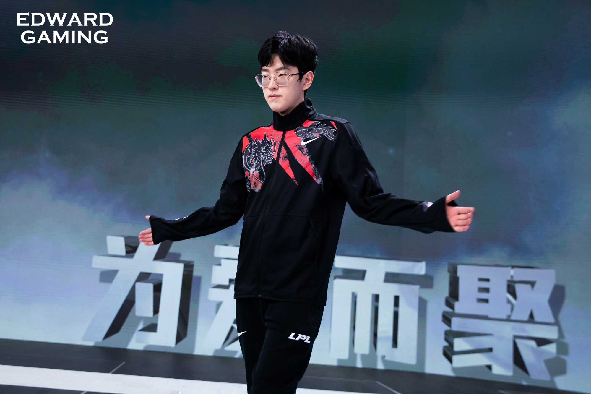 Scout新星刷新纪录表现突出，DWG前途光明！的简单介绍